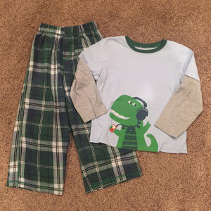 Boys Carter's Pajamas (Size 5T)